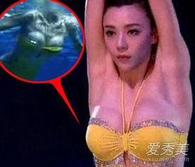 明星上衣脱落,明星上衣意外脱落，现场瞬间成焦点