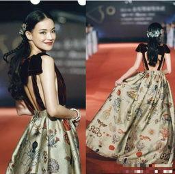 女明星衣服少,女明星们的时尚裸露瞬间