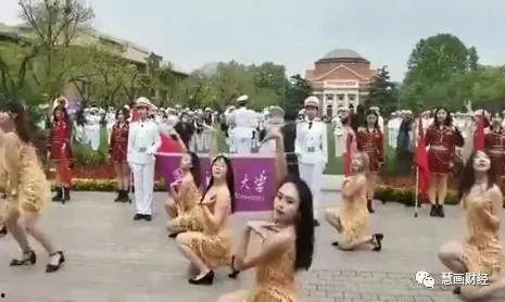 女明星下蹲舞蹈视频,舞姿曼妙引网友热议
