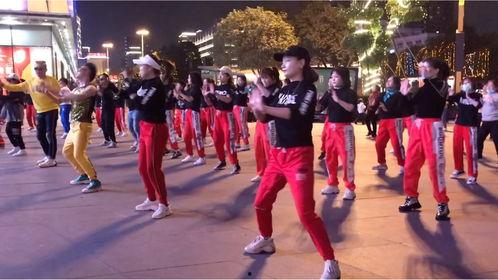 美女网红视频鬼步舞,舞动青春，魅力四射